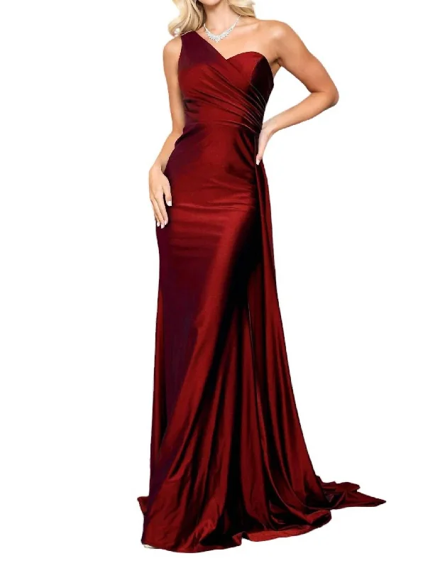 Fitted One Shoulder Lycra Gown In Burgundy